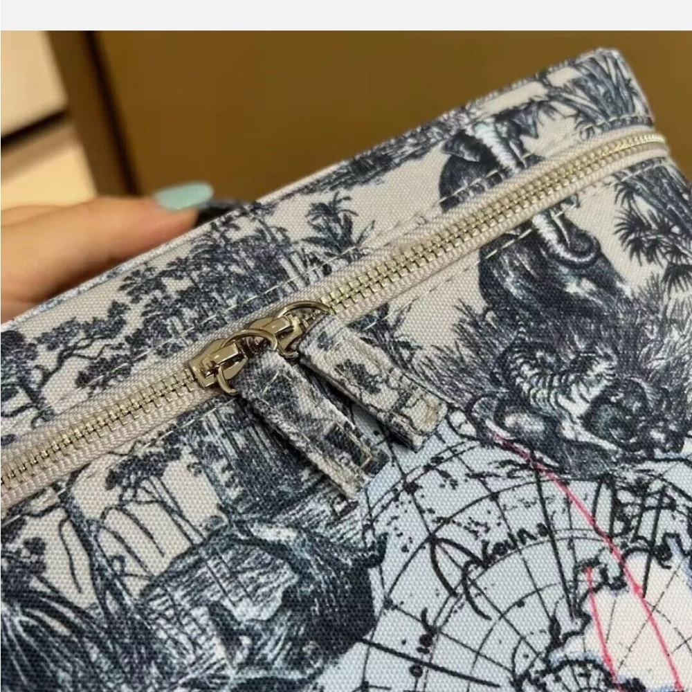 Dior Blue and White Cosmetic Bag - Picture 5 of 6